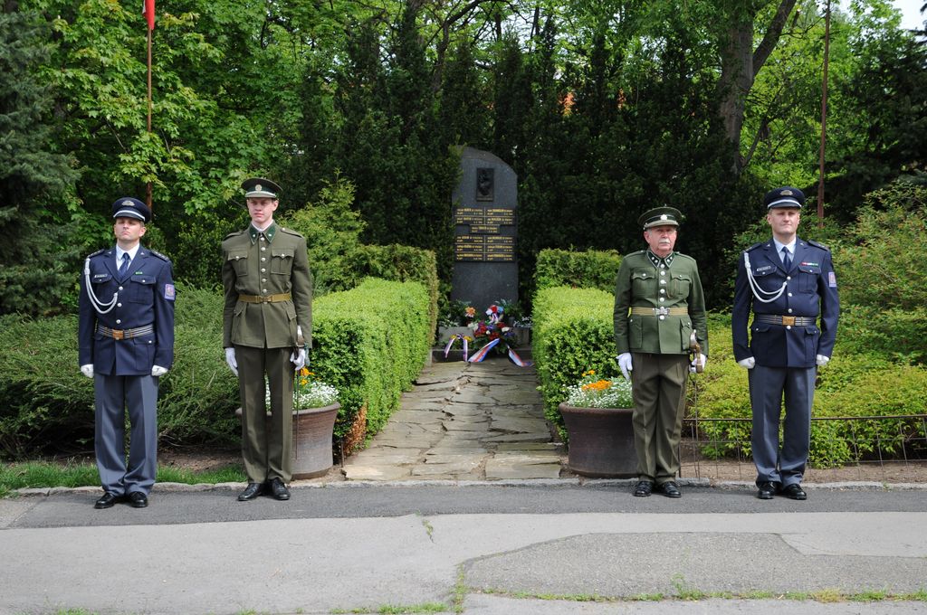 20150525_vzpominkova_akce_Praha_Strasnice_pomnicek_Borik_006